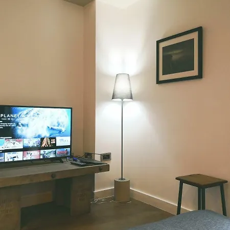 Apartment Homely Serviced - Blonk St