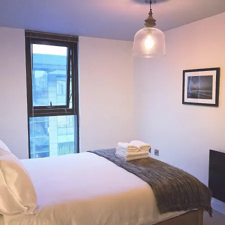 Homely Serviced - Blonk St Apartamento *