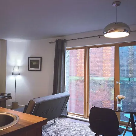 Homely Serviced - Blonk St Apartamento